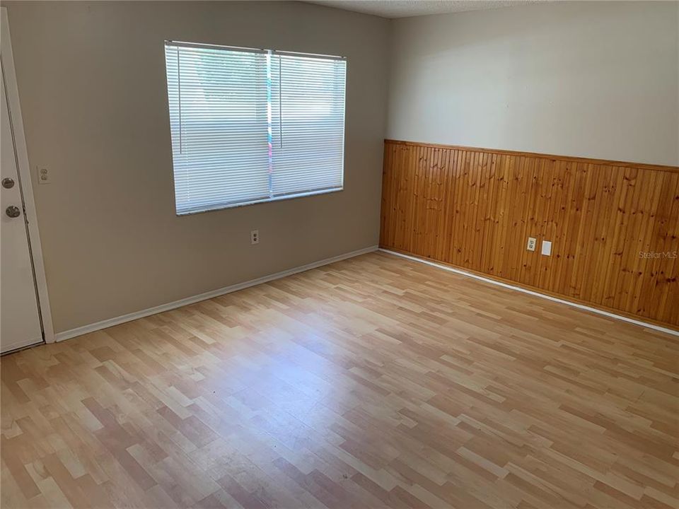 Recently Rented: $1,195 (2 beds, 1 baths, 948 Square Feet)