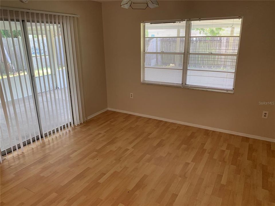 Recently Rented: $1,195 (2 beds, 1 baths, 948 Square Feet)