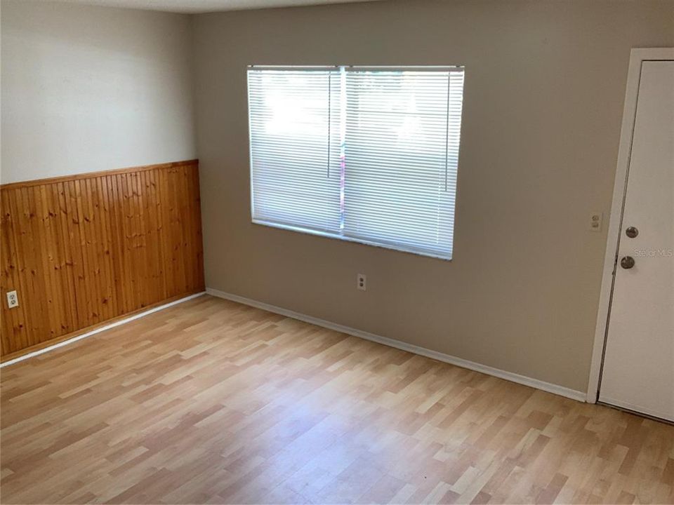 Recently Rented: $1,195 (2 beds, 1 baths, 948 Square Feet)