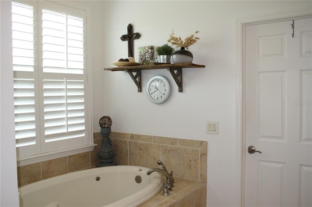 Jacuzzi tub in Master Bath