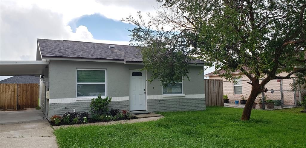 Recently Sold: $215,000 (3 beds, 1 baths, 858 Square Feet)