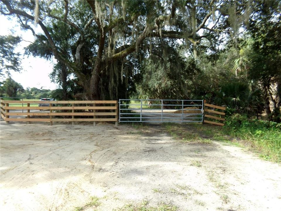 Vendido Recientemente: $455,000 (24.35 acres)