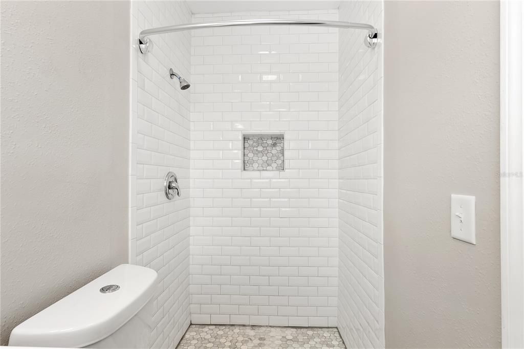 最近售出: $1,100,000 (0 贝兹, 0 浴室, 2117 平方英尺)