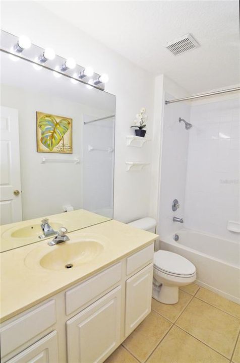 最近租的: $2,200 (4 贝兹, 2 浴室, 1959 平方英尺)