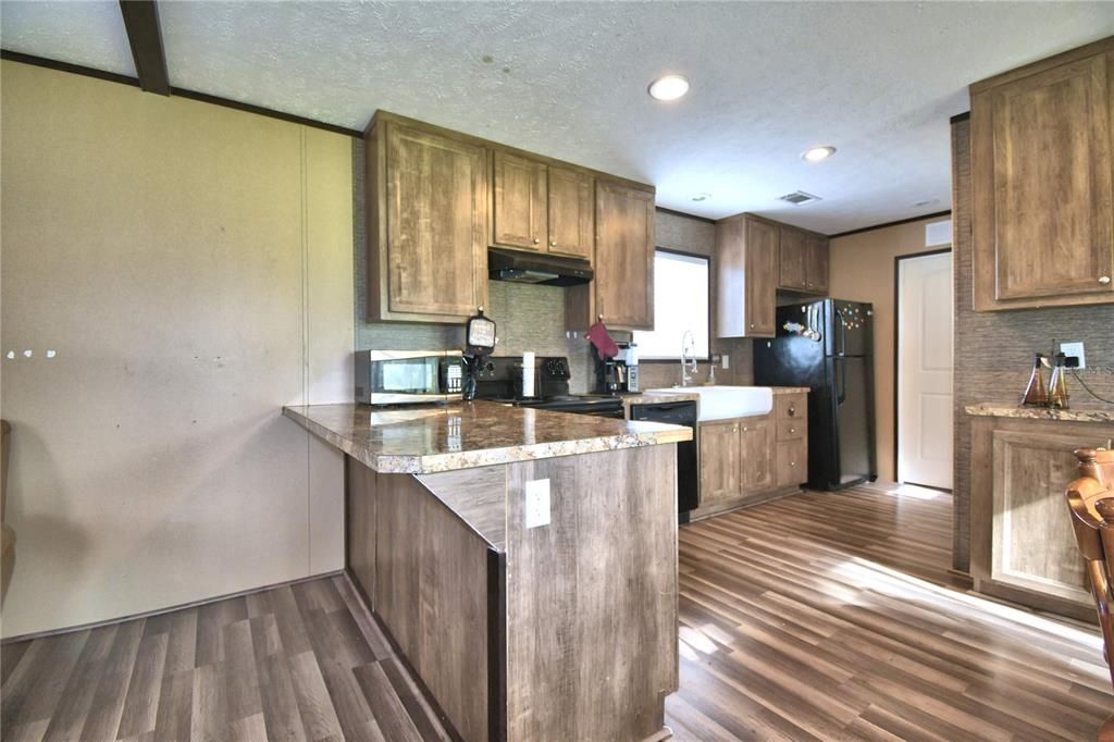Recently Sold: $165,000 (3 beds, 2 baths, 1140 Square Feet)