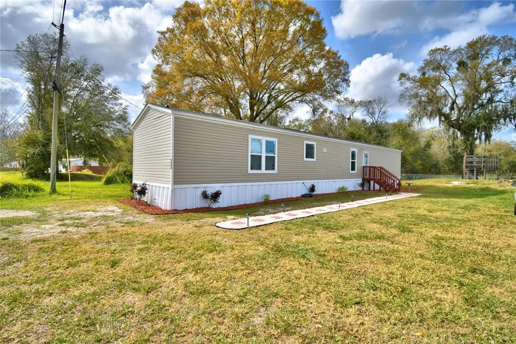Recently Sold: $165,000 (3 beds, 2 baths, 1140 Square Feet)