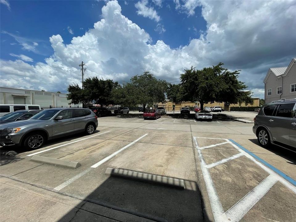 Recently Sold: $1,975 (0 beds, 0 baths, 956 Square Feet)