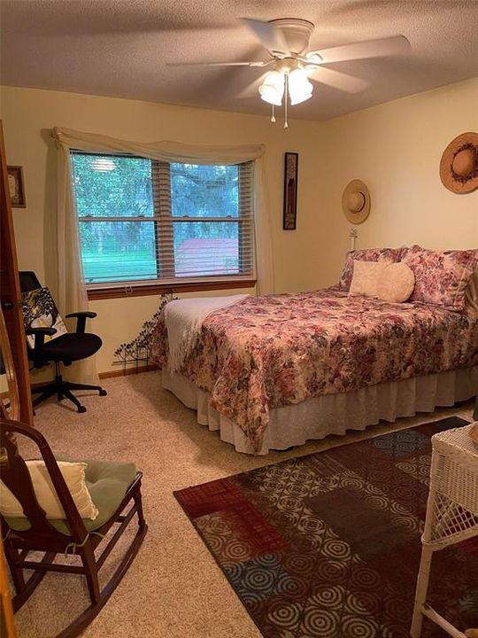 Middle bedroom