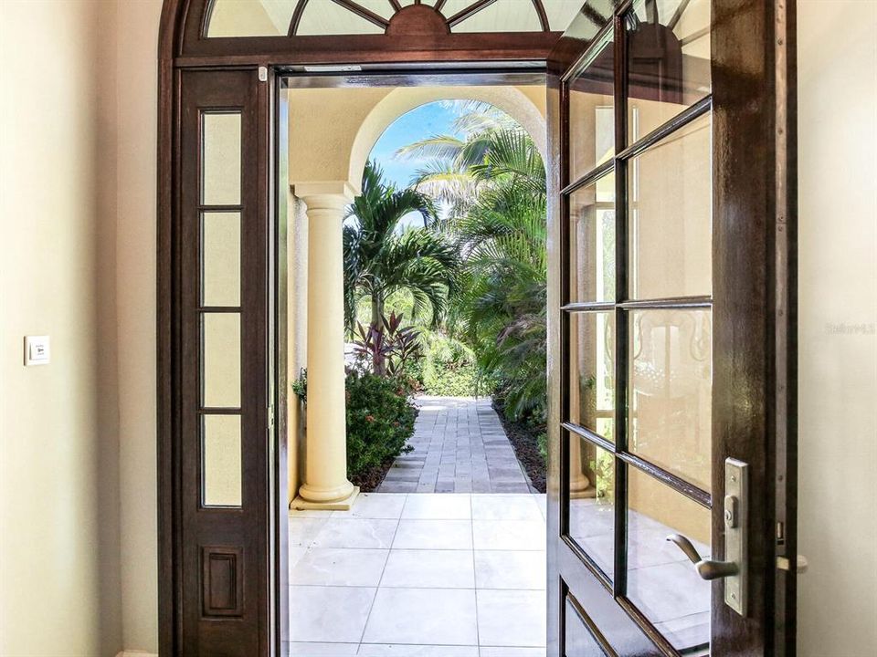 Recently Sold: $4,999,000 (5 beds, 5 baths, 4546 Square Feet)