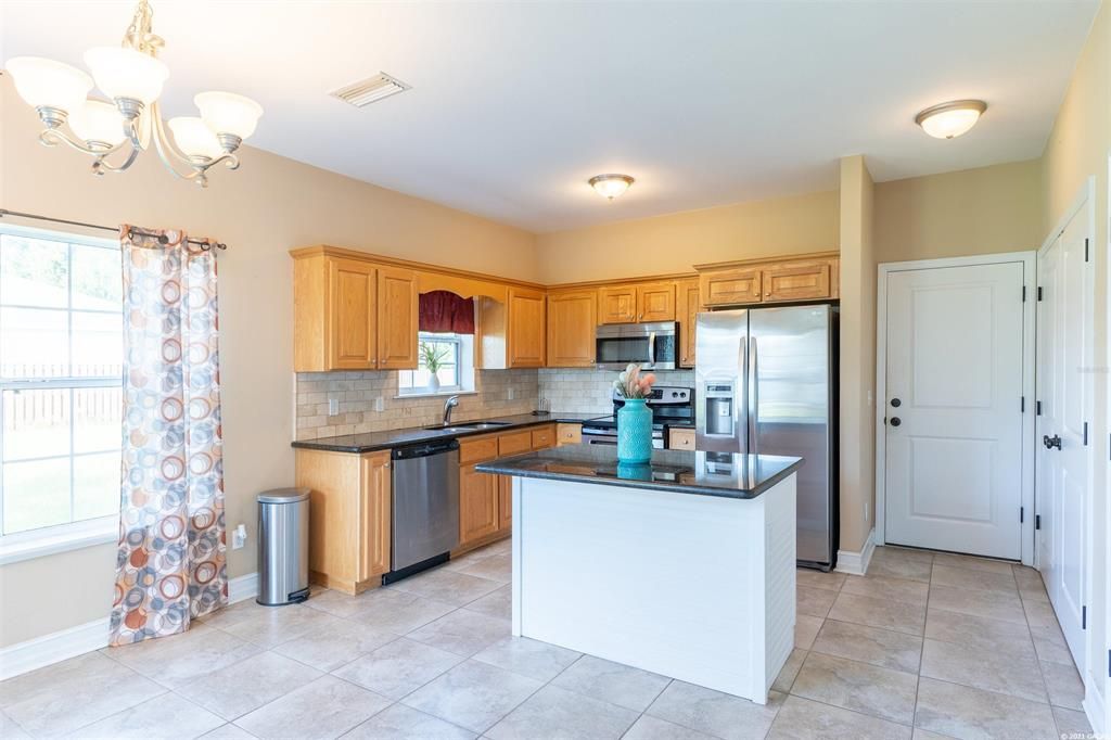 Recently Sold: $239,990 (3 beds, 2 baths, 1400 Square Feet)