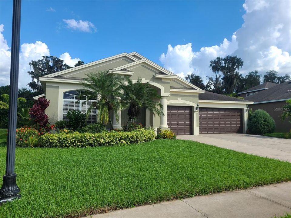 Recently Sold: $420,000 (4 beds, 3 baths, 2742 Square Feet)