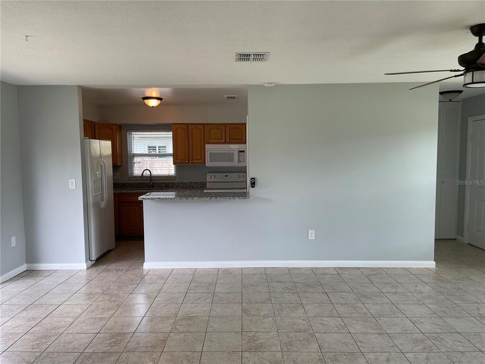 Recently Sold: $215,000 (2 beds, 1 baths, 920 Square Feet)