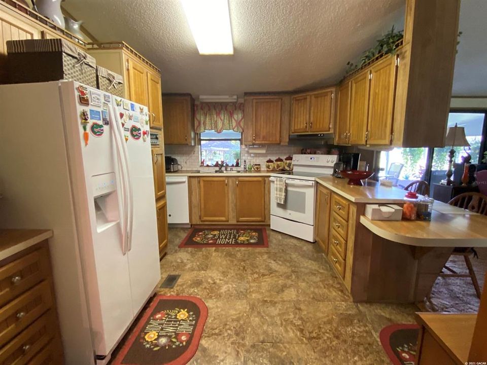 Recently Sold: $275,000 (3 beds, 2 baths, 1680 Square Feet)