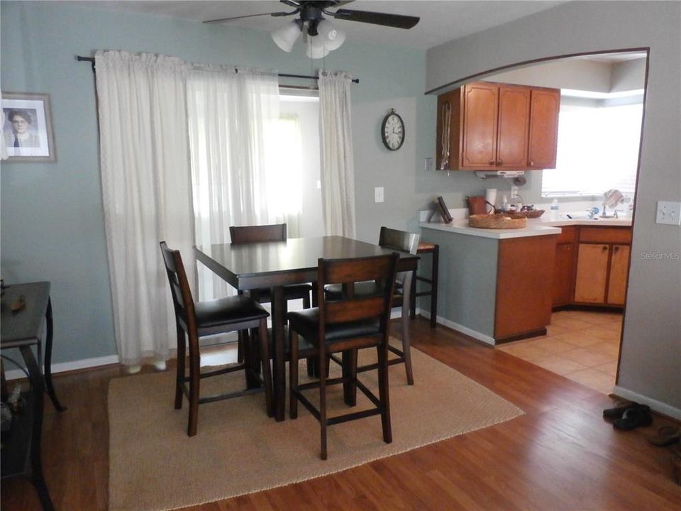 Recently Sold: $161,500 (2 beds, 1 baths, 1024 Square Feet)