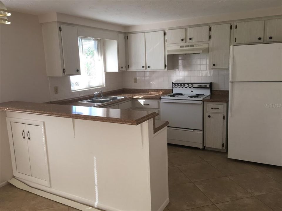 Recently Rented: $1,150 (2 beds, 1 baths, 948 Square Feet)