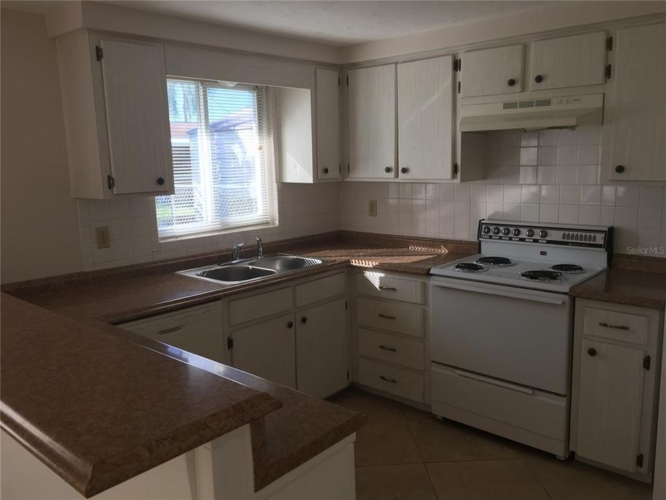 Recently Rented: $1,150 (2 beds, 1 baths, 948 Square Feet)