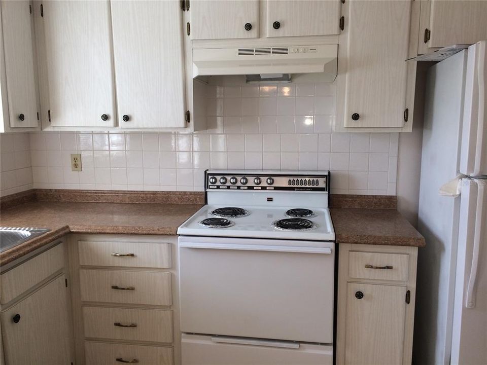 Recently Rented: $1,150 (2 beds, 1 baths, 948 Square Feet)