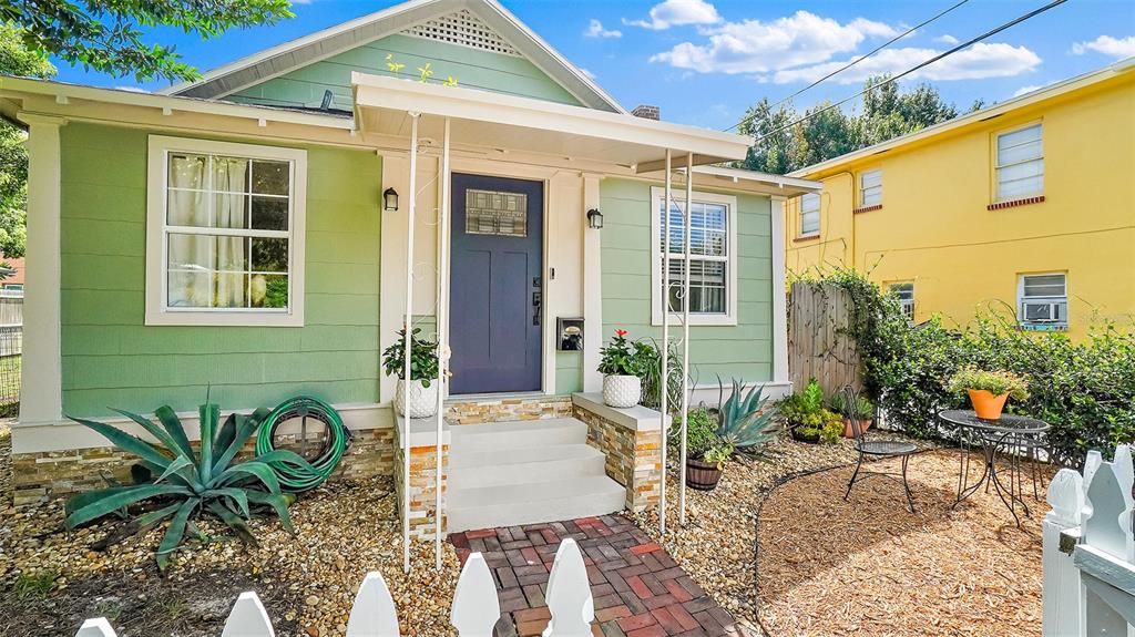 Recently Sold: $439,900 (2 beds, 1 baths, 1104 Square Feet)