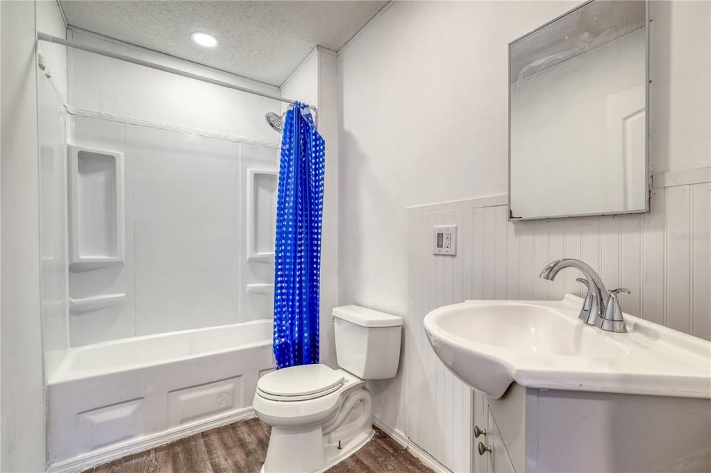 最近售出: $149,900 (4 贝兹, 2 浴室, 1296 平方英尺)
