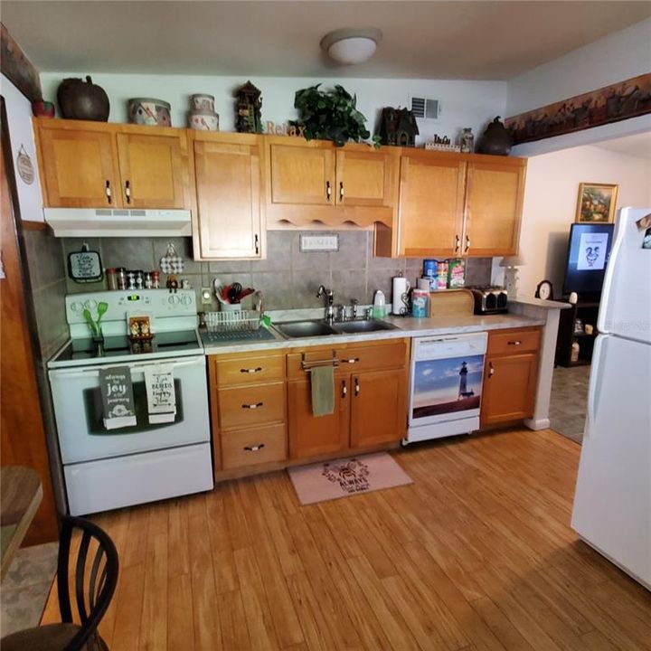 Recently Sold: $142,000 (2 beds, 1 baths, 1056 Square Feet)