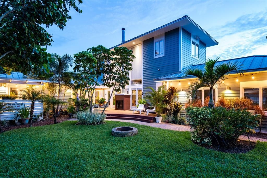 Recently Sold: $975,000 (3 beds, 3 baths, 2321 Square Feet)