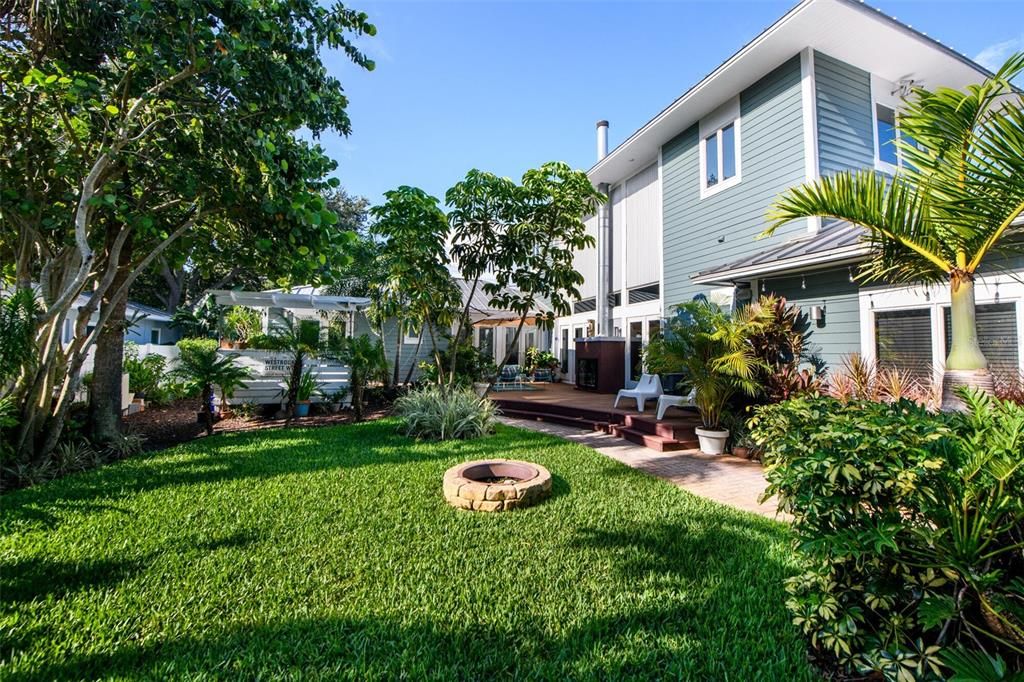 Recently Sold: $975,000 (3 beds, 3 baths, 2321 Square Feet)