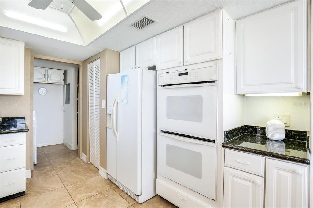 Recently Sold: $949,000 (3 beds, 2 baths, 1625 Square Feet)