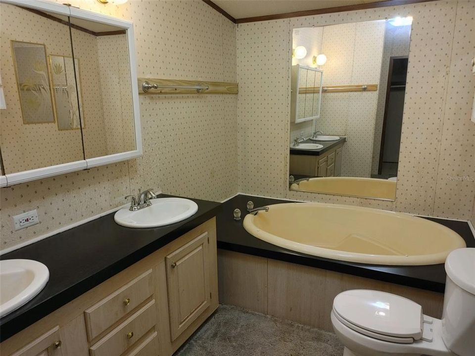 最近售出: $110,000 (3 贝兹, 2 浴室, 1296 平方英尺)