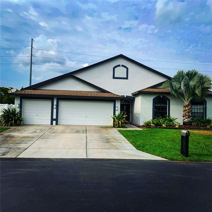 Recently Sold: $440,000 (4 beds, 3 baths, 2586 Square Feet)