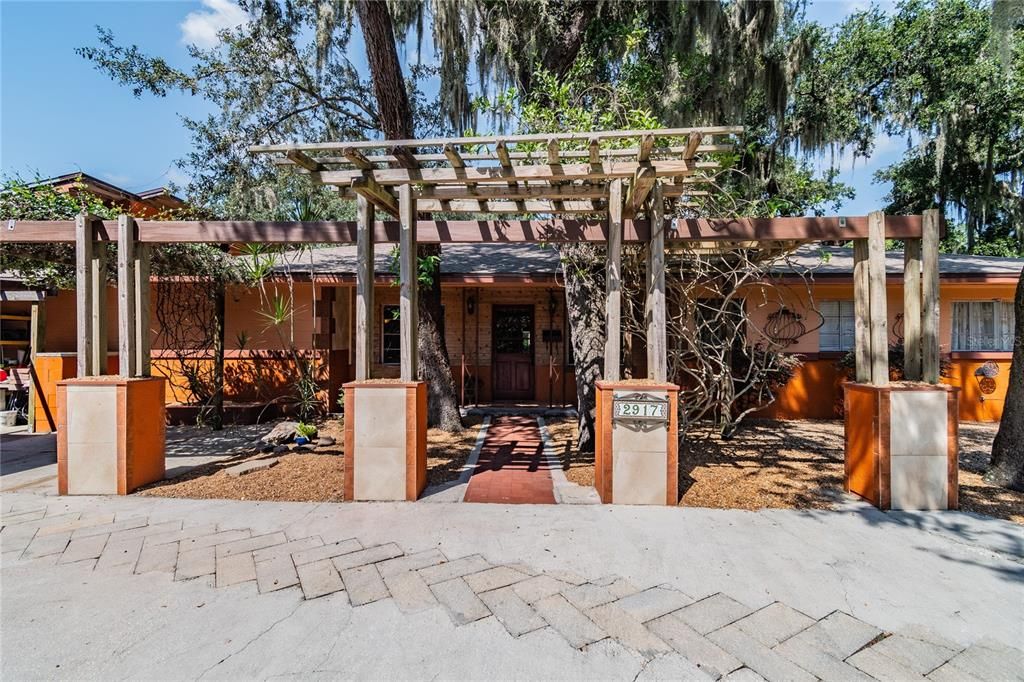 Recently Sold: $400,000 (4 beds, 2 baths, 3066 Square Feet)