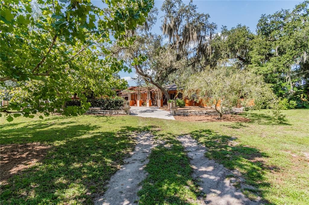 Recently Sold: $400,000 (4 beds, 2 baths, 3066 Square Feet)