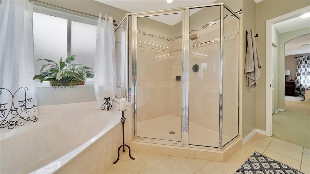 最近售出: $430,000 (4 贝兹, 3 浴室, 3160 平方英尺)
