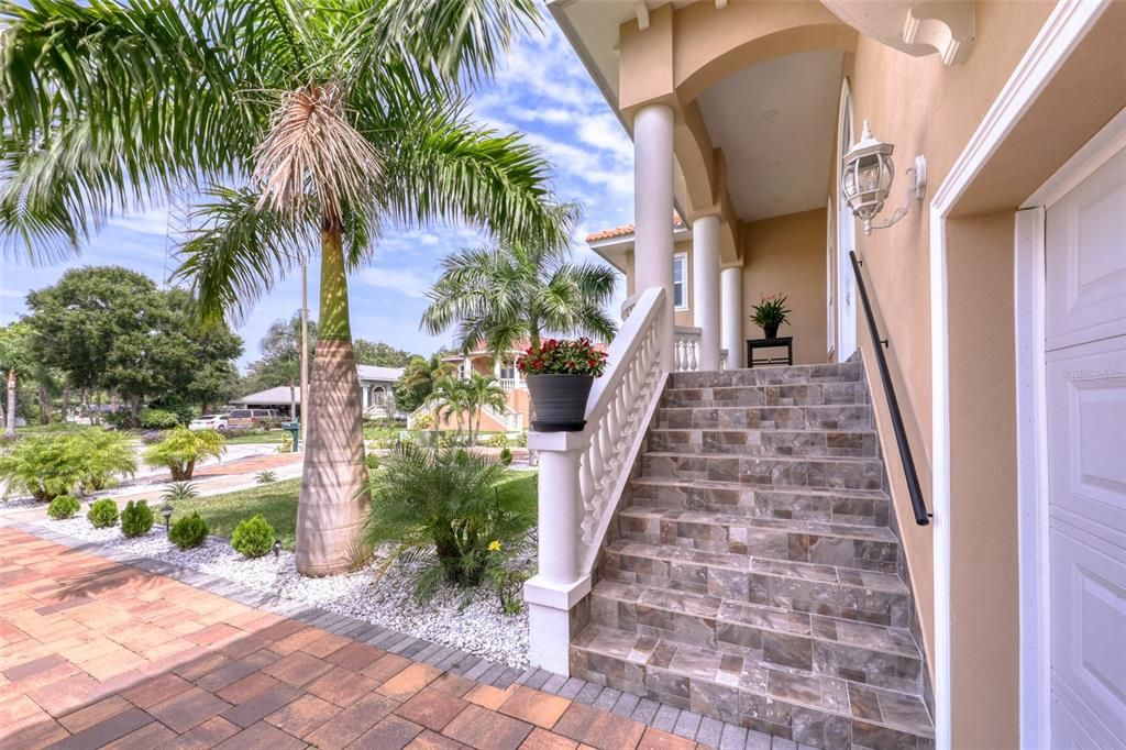 Recently Sold: $899,000 (3 beds, 3 baths, 2308 Square Feet)