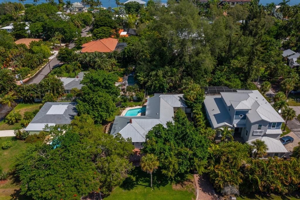 Recently Sold: $975,000 (5 beds, 4 baths, 2709 Square Feet)