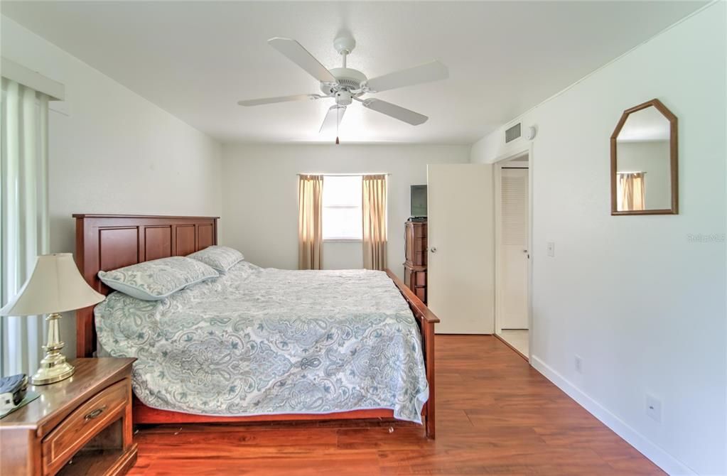 Recently Sold: $110,000 (1 beds, 1 baths, 800 Square Feet)