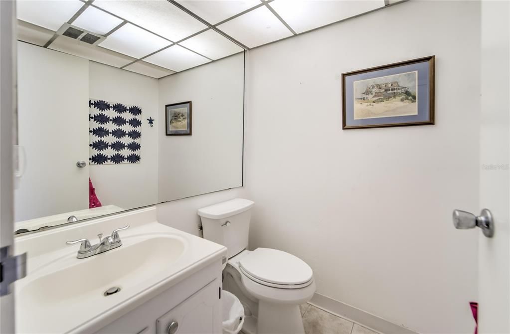 最近售出: $110,000 (1 贝兹, 1 浴室, 800 平方英尺)