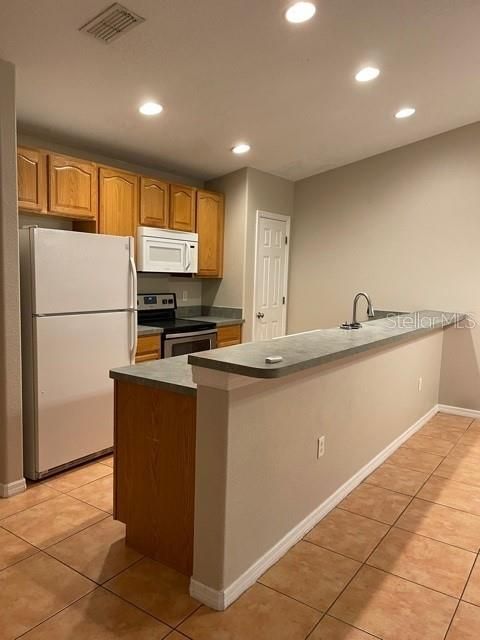Recently Rented: $1,400 (3 beds, 2 baths, 1439 Square Feet)