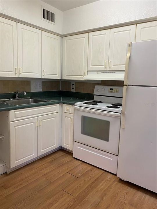 Recently Rented: $1,100 (2 beds, 2 baths, 700 Square Feet)