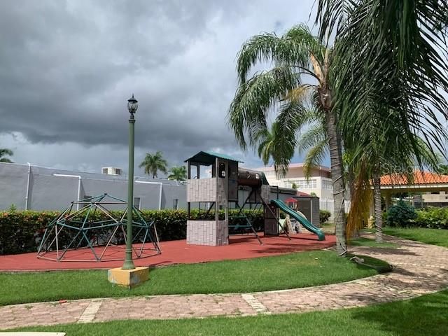 Vendido Recientemente: $355,000 (3 camas, 2 baños, 0 Pies cuadrados)