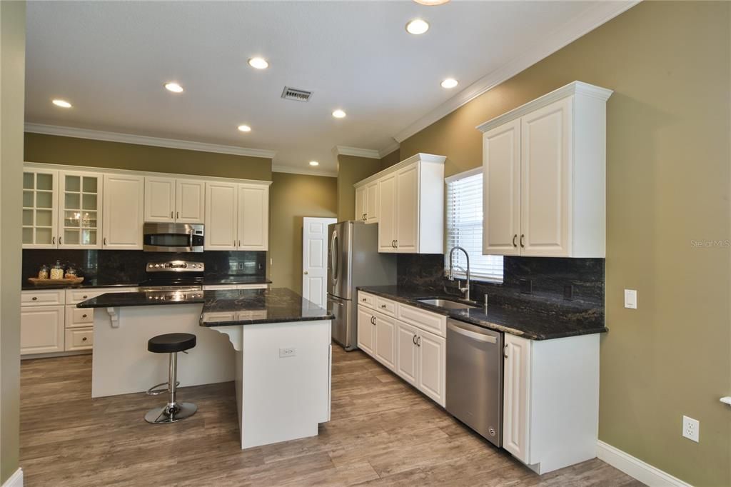 Recently Sold: $725,000 (3 beds, 2 baths, 2467 Square Feet)