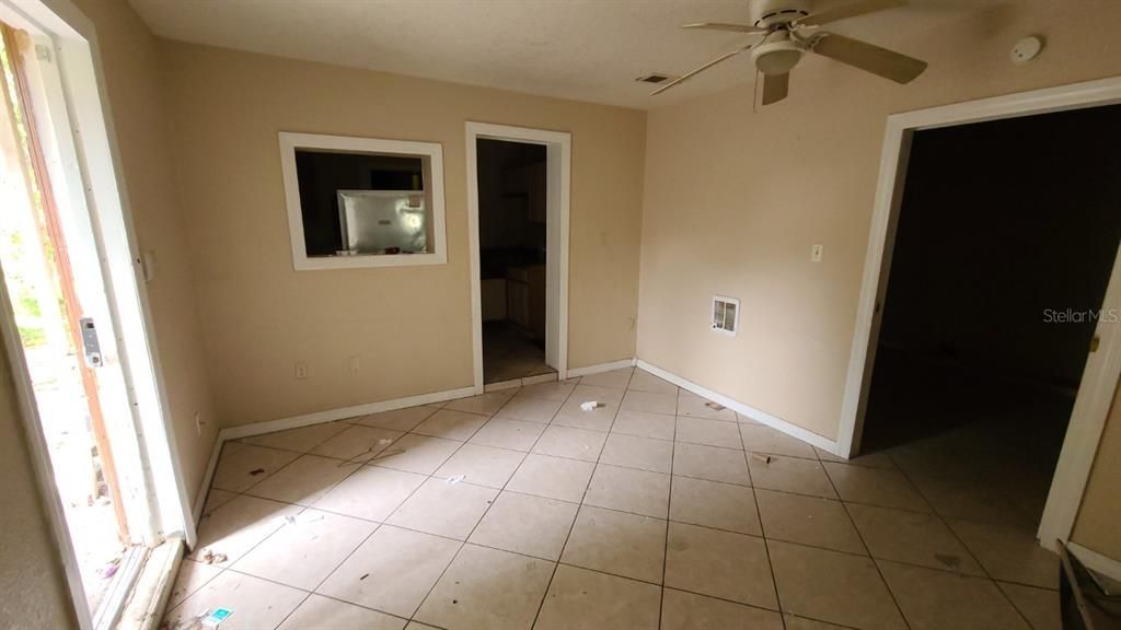 in law living room looking to kitchen