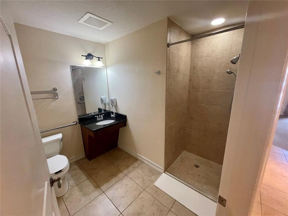 最近租的: $2,400 (2 贝兹, 2 浴室, 1016 平方英尺)