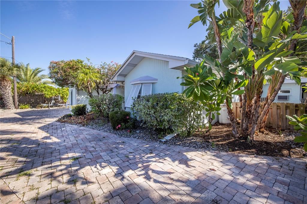 Recently Sold: $1,400,000 (4 beds, 3 baths, 2197 Square Feet)