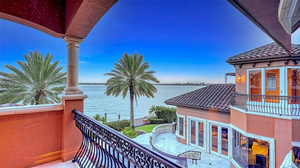 Recently Sold: $6,850,000 (3 beds, 3 baths, 5468 Square Feet)
