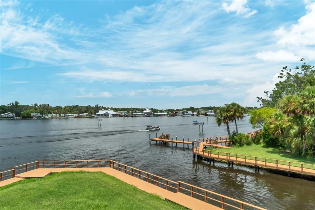 boardwalk view of Homosassa River