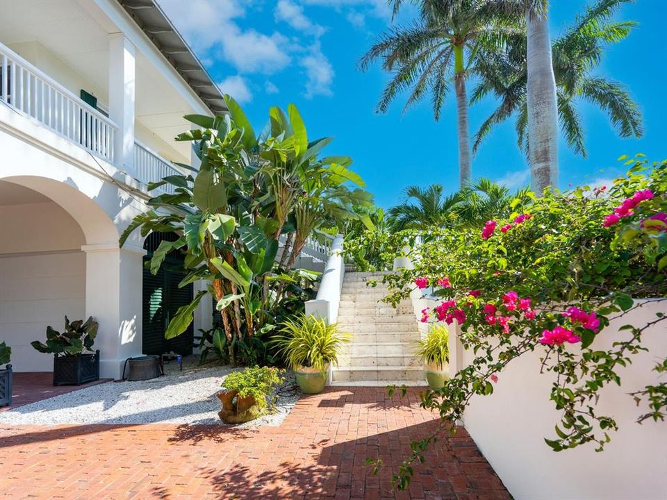 Recently Sold: $9,500,000 (3 beds, 4 baths, 3756 Square Feet)