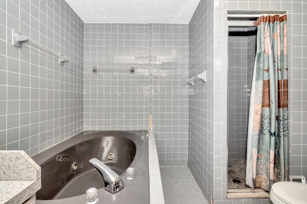 最近售出: $189,000 (3 贝兹, 2 浴室, 1932 平方英尺)