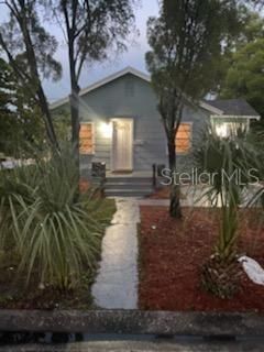 Recently Rented: $1,350 (2 beds, 1 baths, 748 Square Feet)