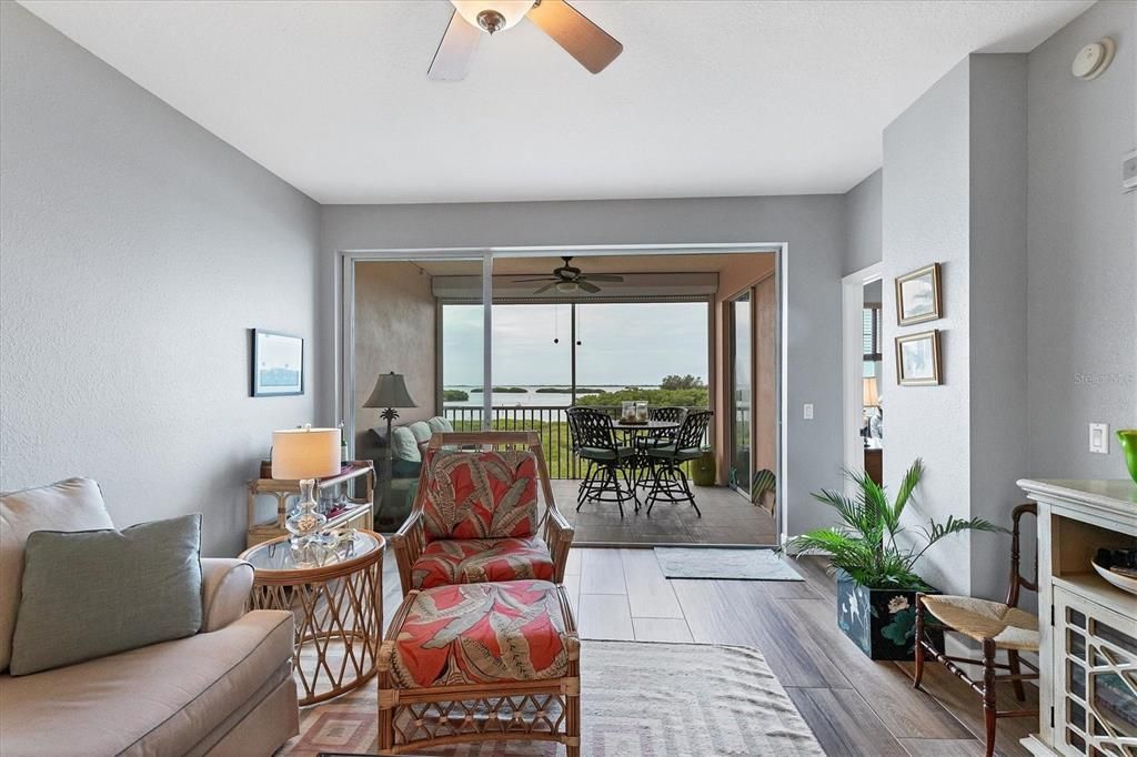 Recently Sold: $625,000 (2 beds, 2 baths, 1456 Square Feet)