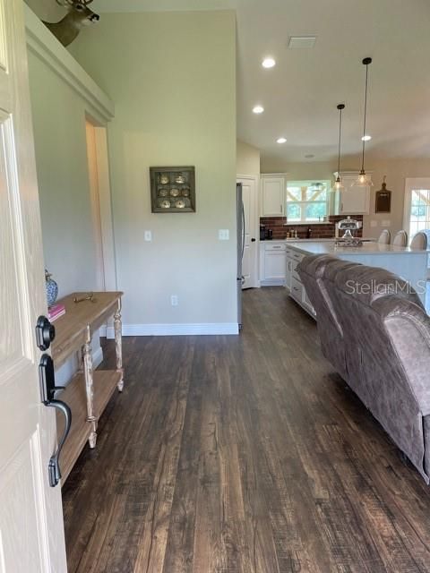 Recently Sold: $389,000 (3 beds, 2 baths, 1821 Square Feet)